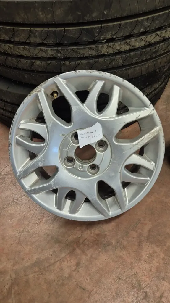 LLANTA USADA 14X4X98 (6.5 PULGADAS)