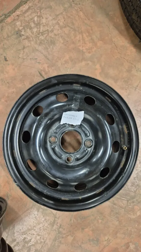LLANTA USADA 14X4X108 (6.5 PULGADAS)